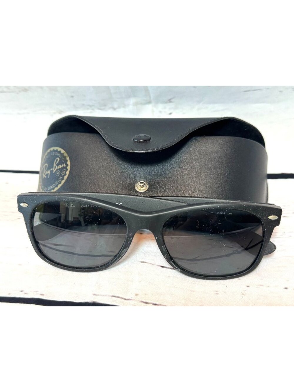 Ray-Ban Wayfarer RB2132 Sunglasses Black Frame With Case